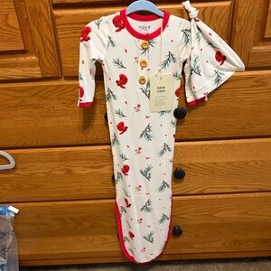 Kyte Cardinal Knotted Gown & Hat NWT 🎄0-3 mo